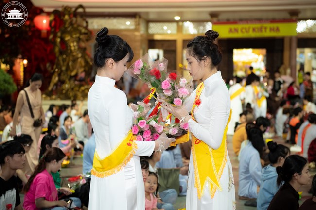 Candle Lighting Night of Ullambana Ceremony holding by Hieu and Thuong Group