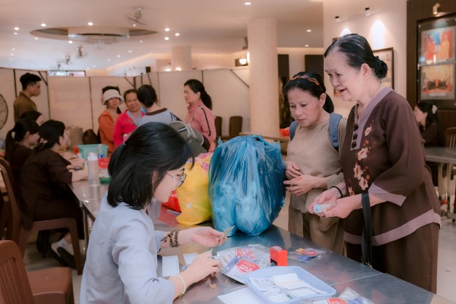 Entering into the 103rd Seven-Day Retreat