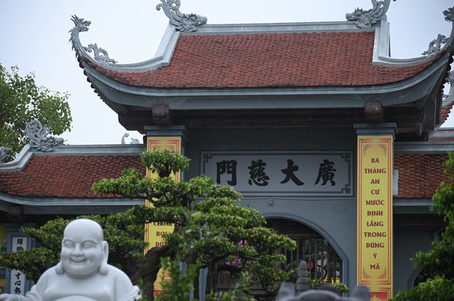 Donating to Vietnam Buddhist University (VBU) in Hanoi City from NCT Talent Monk Fund