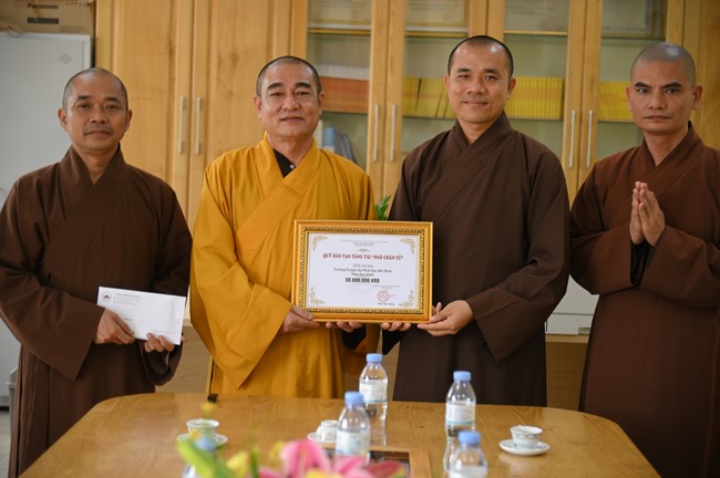 Quỹ đào tạo Tăng tài Ngộ Chân Tử cúng dường đến trường Trung cấp Phật học tỉnh Bắc Ninh