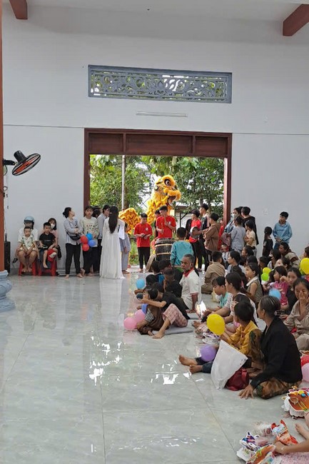 Chùa Đăng Pháp - Bình Phước: Khóa tu Một ngày an lạc và tặng quà Trung Thu