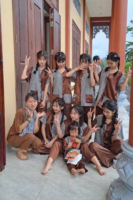 Chùa Đăng Pháp - Bình Phước: Khóa tu Một ngày an lạc và tặng quà Trung Thu