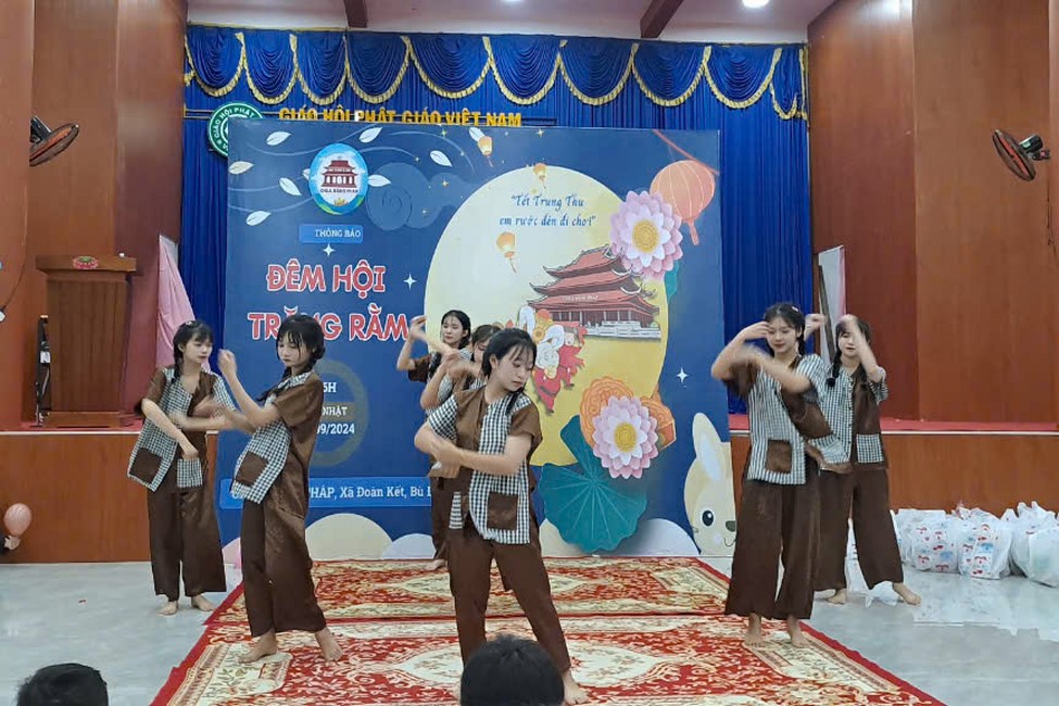 Chùa Đăng Pháp - Bình Phước: Khóa tu Một ngày an lạc và tặng quà Trung Thu