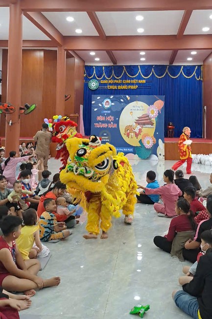 Chùa Đăng Pháp - Bình Phước: Khóa tu Một ngày an lạc và tặng quà Trung Thu