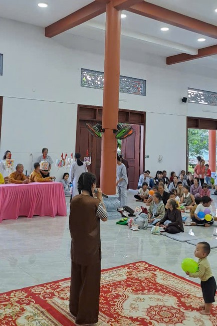 Chùa Đăng Pháp - Bình Phước: Khóa tu Một ngày an lạc và tặng quà Trung Thu