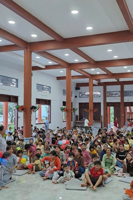 Chùa Đăng Pháp - Bình Phước: Khóa tu Một ngày an lạc và tặng quà Trung Thu