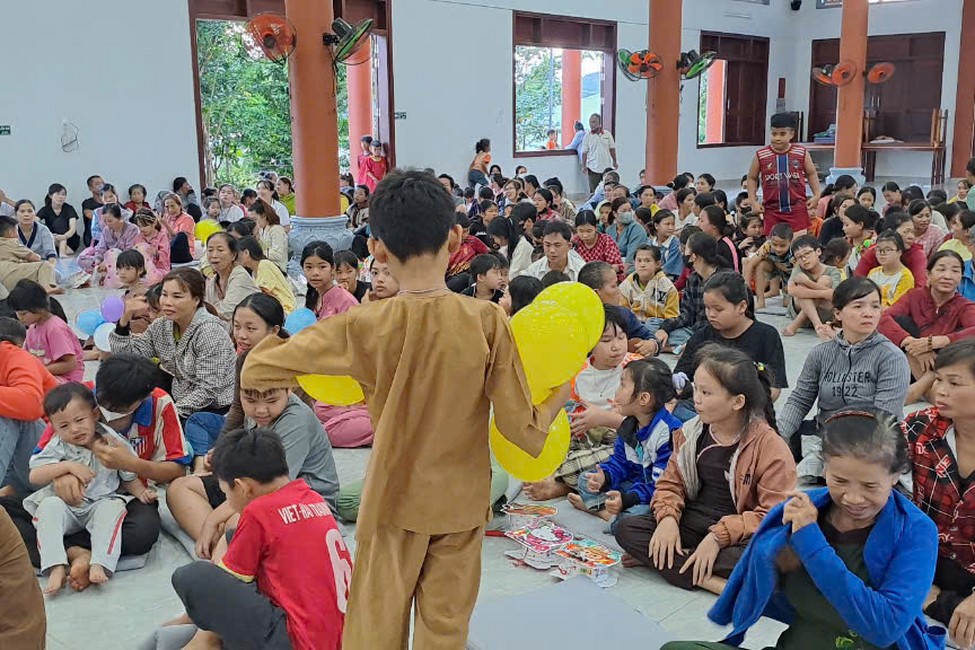 Chùa Đăng Pháp - Bình Phước: Khóa tu Một ngày an lạc và tặng quà Trung Thu