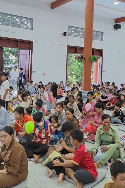 Chùa Đăng Pháp - Bình Phước: Khóa tu Một ngày an lạc và tặng quà Trung Thu