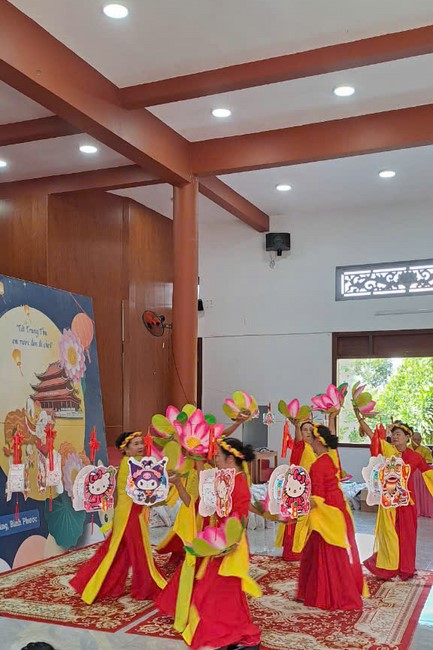 Chùa Đăng Pháp - Bình Phước: Khóa tu Một ngày an lạc và tặng quà Trung Thu