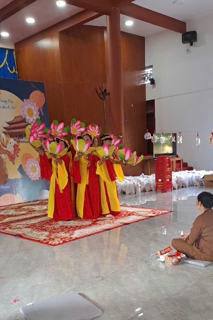 Chùa Đăng Pháp - Bình Phước: Khóa tu Một ngày an lạc và tặng quà Trung Thu