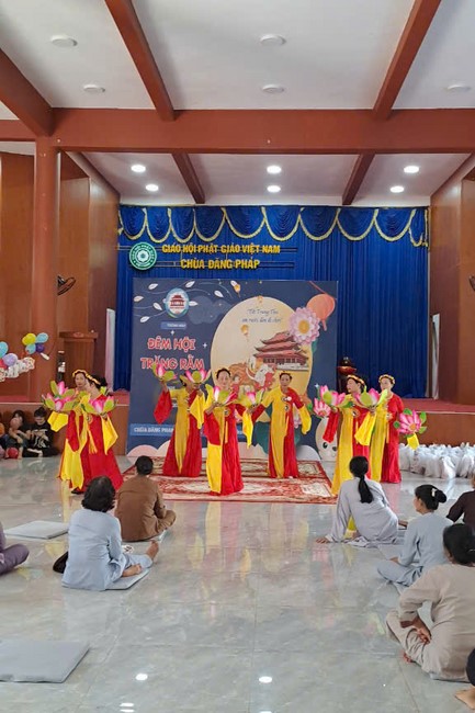 Chùa Đăng Pháp - Bình Phước: Khóa tu Một ngày an lạc và tặng quà Trung Thu