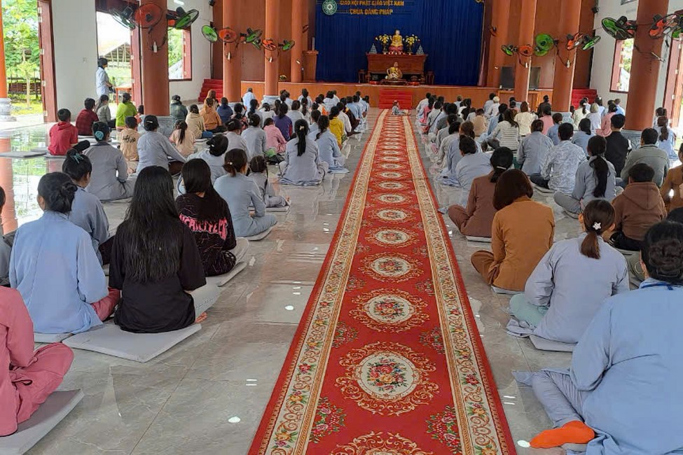 Chùa Đăng Pháp - Bình Phước: Khóa tu Một ngày an lạc và tặng quà Trung Thu