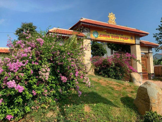 “Returning besides the Buddha on Mid-Autumn Festival for Kids of Suoi Phap Pagoda, Tay Ninh.
