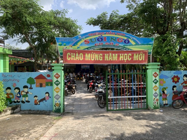 “Returning besides the Buddha on Mid-Autumn Festival for Kids of Suoi Phap Pagoda, Tay Ninh.
