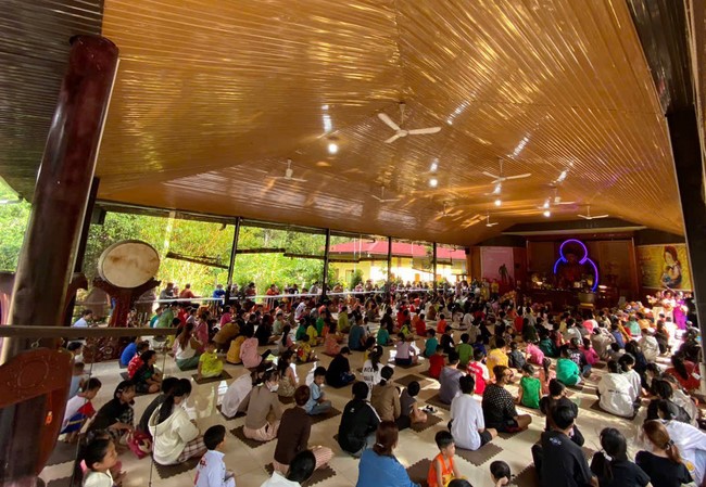 “Returning besides the Buddha on Mid-Autumn Festival for Kids of Suoi Phap Pagoda, Tay Ninh.