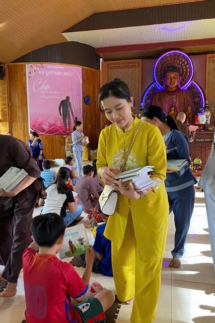 “Returning besides the Buddha on Mid-Autumn Festival for Kids of Suoi Phap Pagoda, Tay Ninh.