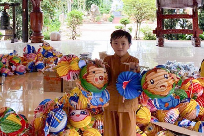 “Returning besides the Buddha on Mid-Autumn Festival for Kids of Suoi Phap Pagoda, Tay Ninh.