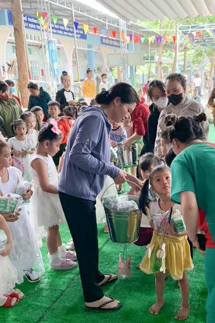 “Returning besides the Buddha on Mid-Autumn Festival for Kids of Suoi Phap Pagoda, Tay Ninh.
