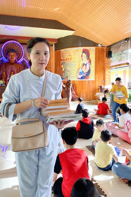 “Returning besides the Buddha on Mid-Autumn Festival for Kids of Suoi Phap Pagoda, Tay Ninh.