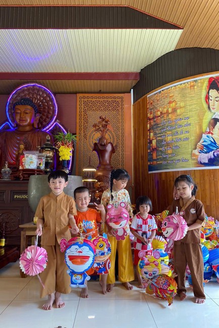 “Returning besides the Buddha on Mid-Autumn Festival for Kids of Suoi Phap Pagoda, Tay Ninh.