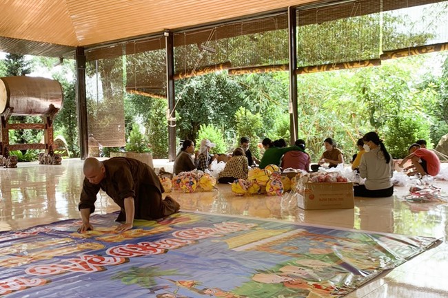 “Returning besides the Buddha on Mid-Autumn Festival for Kids of Suoi Phap Pagoda, Tay Ninh.