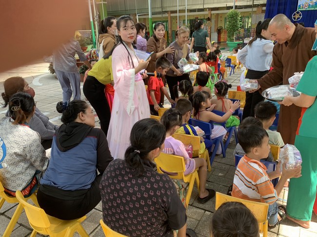 “Returning besides the Buddha on Mid-Autumn Festival for Kids of Suoi Phap Pagoda, Tay Ninh.