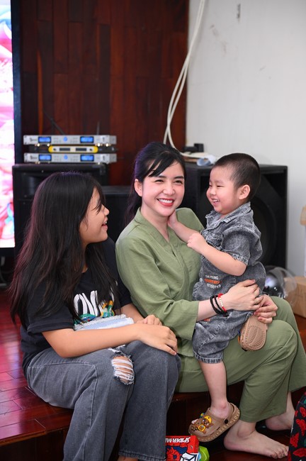 Full-Moon Festival performance program