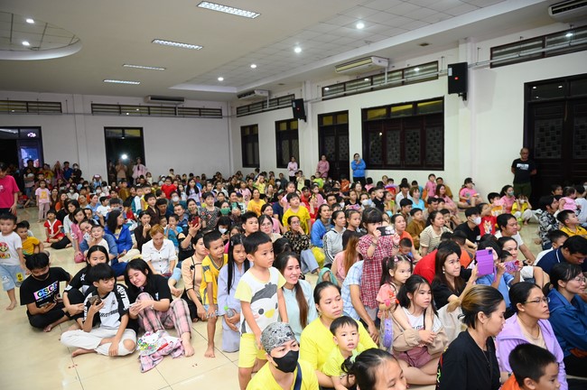 Full-Moon Festival performance program