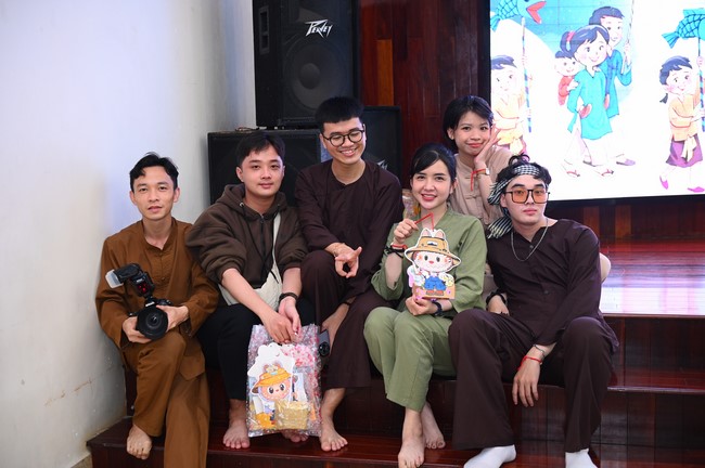 Full-Moon Festival performance program