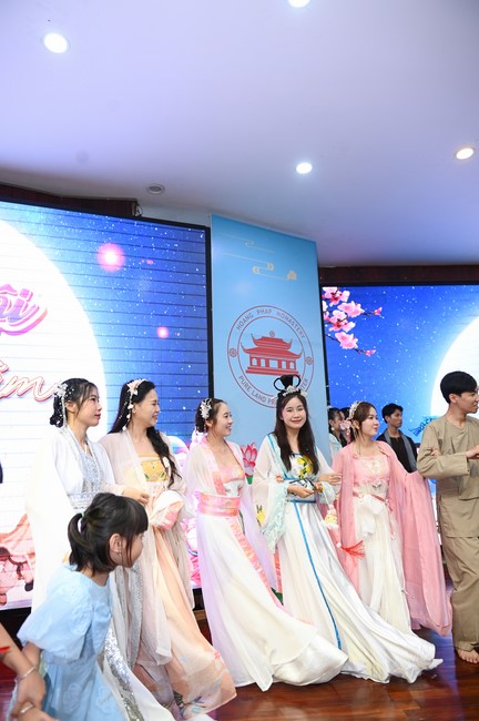 Full-Moon Festival performance program