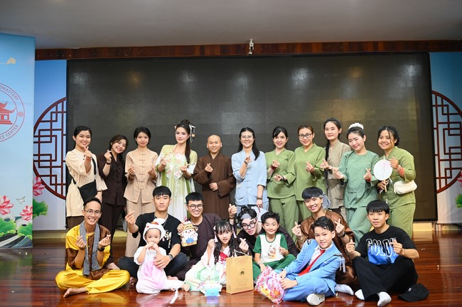 Full-Moon Festival performance program