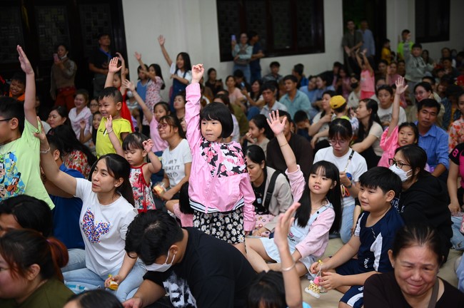 Full-Moon Festival performance program