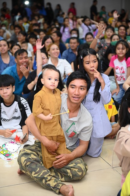 Full-Moon Festival performance program