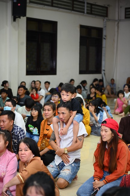 Full-Moon Festival performance program