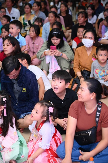 Full-Moon Festival performance program