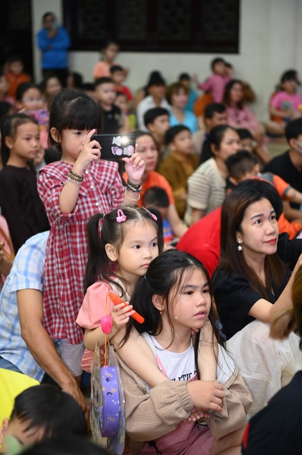 Full-Moon Festival performance program