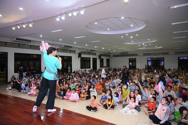 Full-Moon Festival performance program