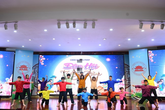 Full-Moon Festival performance program