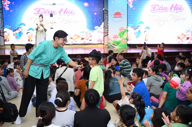 Full-Moon Festival performance program