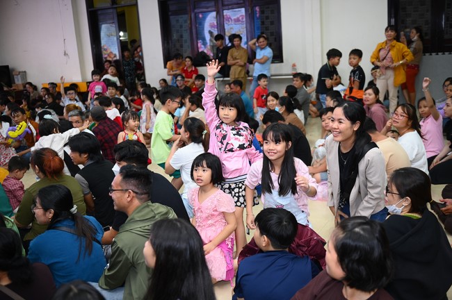 Full-Moon Festival performance program