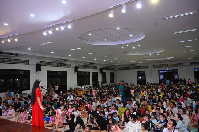 Full-Moon Festival performance program