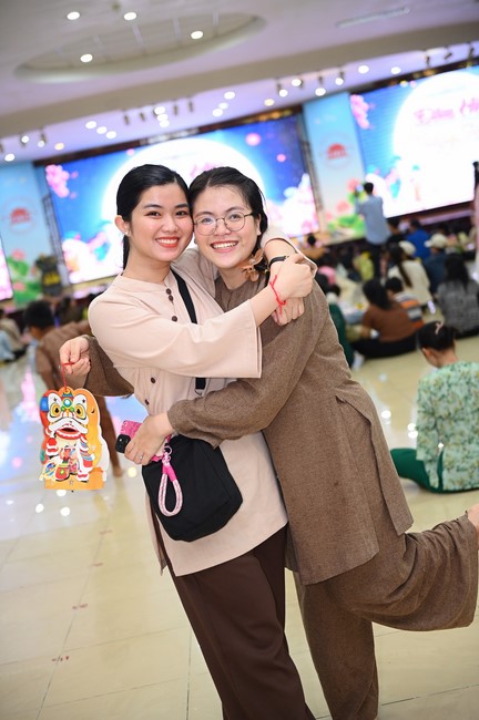 Full-Moon Festival performance program