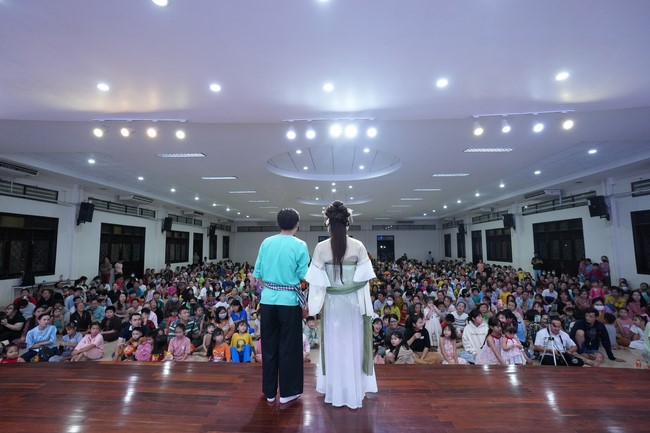 Full-Moon Festival performance program