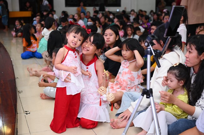 Full-Moon Festival performance program