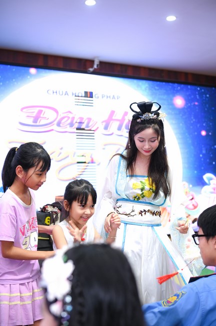 Full-Moon Festival performance program