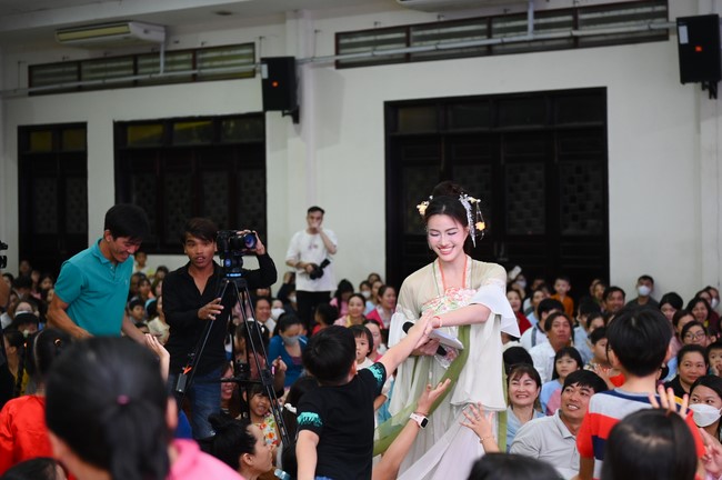 Full-Moon Festival performance program