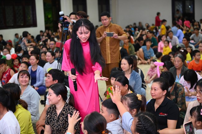 Full-Moon Festival performance program