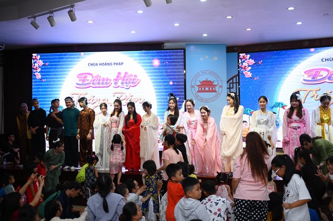 Full-Moon Festival performance program