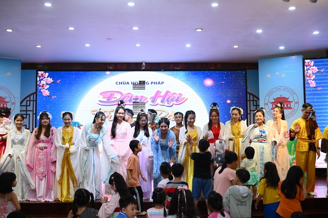 Full-Moon Festival performance program