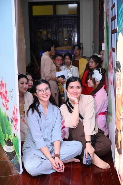 Full-Moon Festival performance program